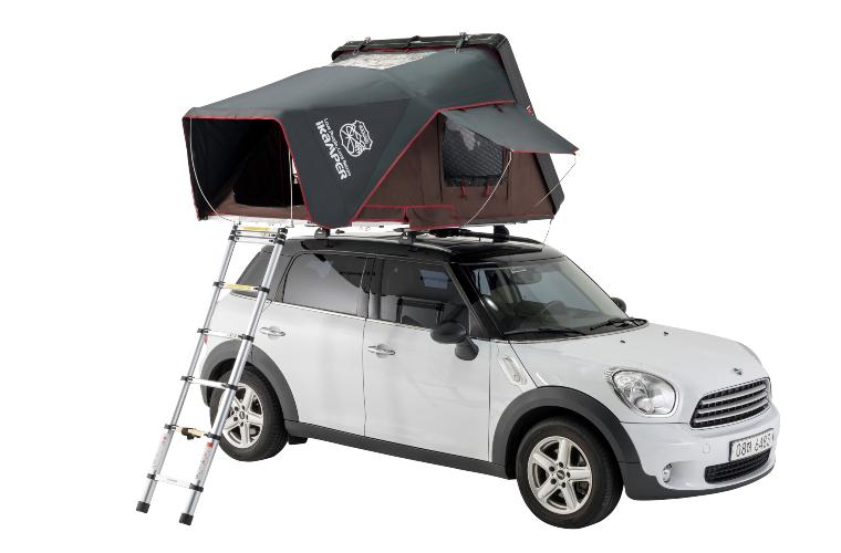 Dachzelt iKamper Skycamp 2.0 Mini aufgebaut mit Trittleiter. Dachzelt iKamper Skycamp 2.0 Mini aufgebaut mit Trittleiter.